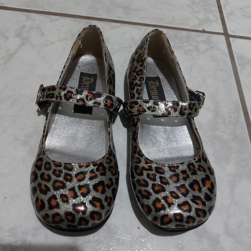 Demonia flats